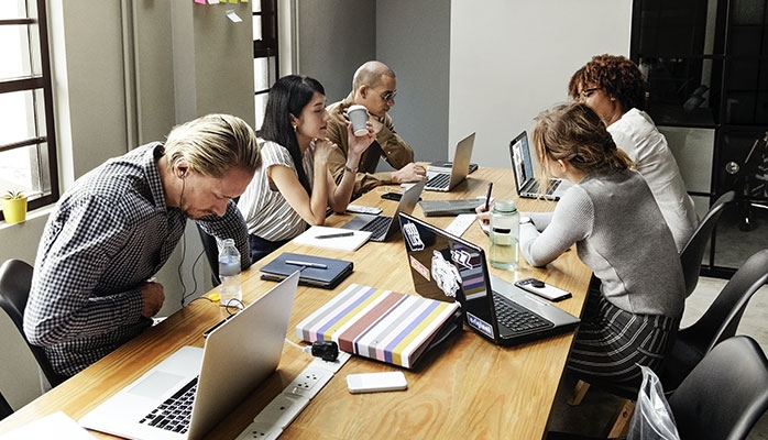 L’absence de mention sur la répartition des horaires d’un contrat à temps partiel d’aide à domicile n’a pas pour conséquence sa requalification en contrat à temps plein